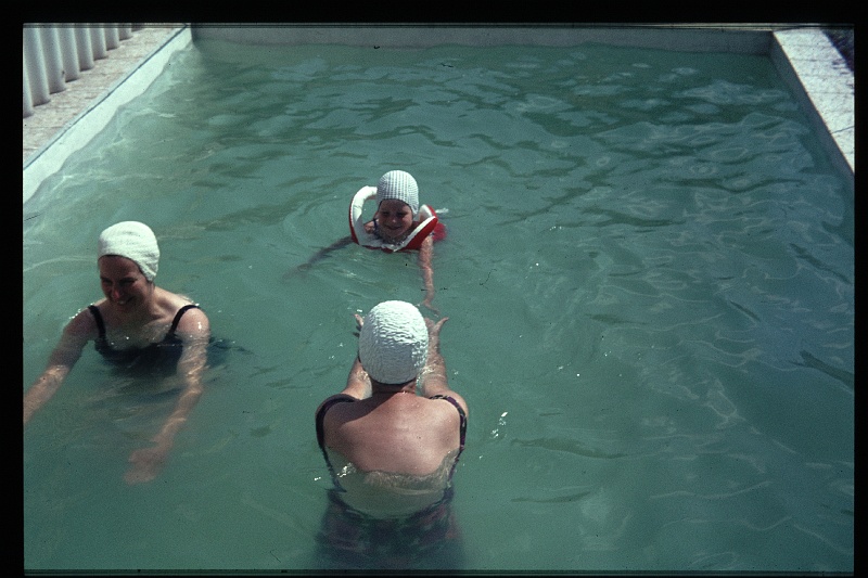 04.Regensburg jul 1968 Ilse,Mama,Brigitte.JPG